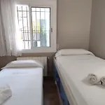 Con Terraza A Metros De La Playa Y Zona Comercial, Ideal Familiar - Costa Brava - Es-209-68 * Castell-Platja d'Aro