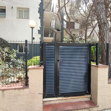 Con Terraza A Metros De La Playa Y Zona Comercial, Ideal Familiar - Costa Brava - Es-209-68