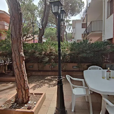 Con Terraza A Metros De La Playa Y Zona Comercial, Ideal Familiar - Costa Brava - Es-209-68 *