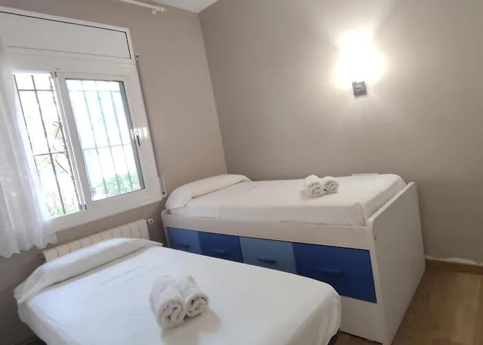 Con Terraza A Metros De La Playa Y Zona Comercial, Ideal Familiar - Costa Brava - Es-209-68 Daire